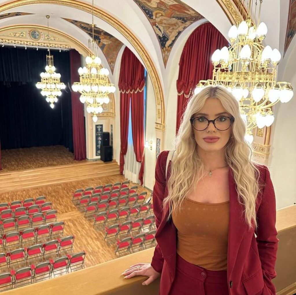 Calgary Psychologist Paige Talks About: Why the Rooms You Step Into Shape the Leader You Become Calgary Psychologist Paige Talks About: Why the Rooms You Step Into Shape the Leader You Become